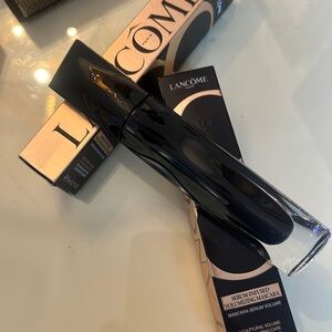 Black Volumizing Mascara - Serum-Infused